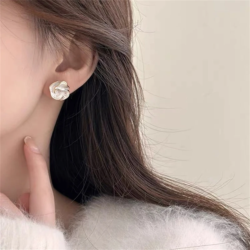 Boucles d'oreilles camélia douces pour femmes, légères, de luxe, à la mode, tempérament, sensation haut de gamme, Design de Niche, fleur