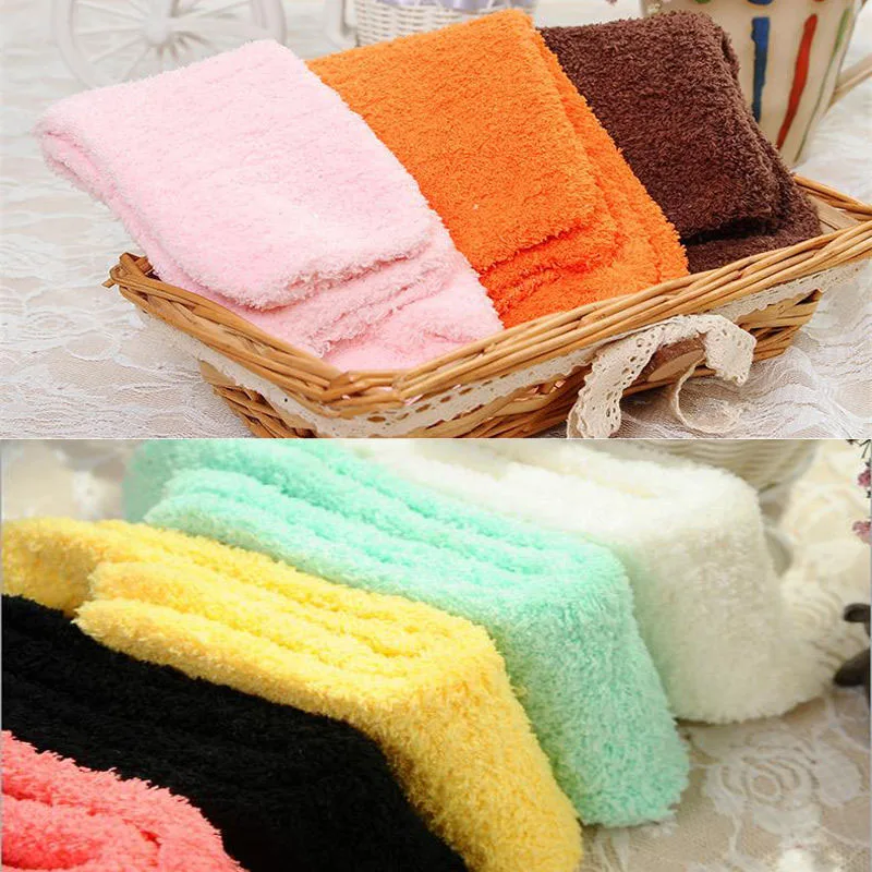 Calcetines de cama para mujer, Color puro, esponjosos, cálidos, regalo de Navidad para invierno, suelo suave, calcetines de terciopelo de lana Coral de Color caramelo para el hogar, envío directo