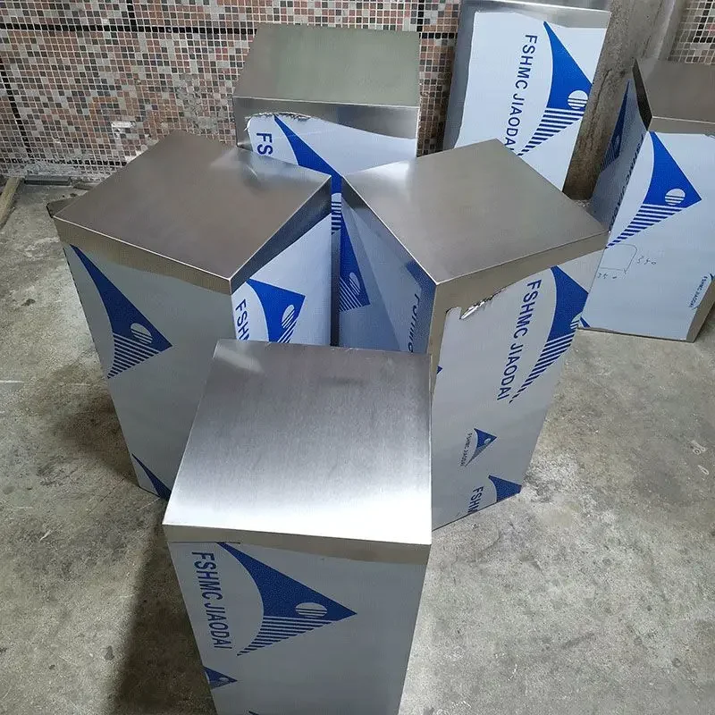Tampilan toko pakaian tampilan perak baja tahan karat persegi disikat sepatu tampilan jendela meja aliran dan topi meja pot bunga