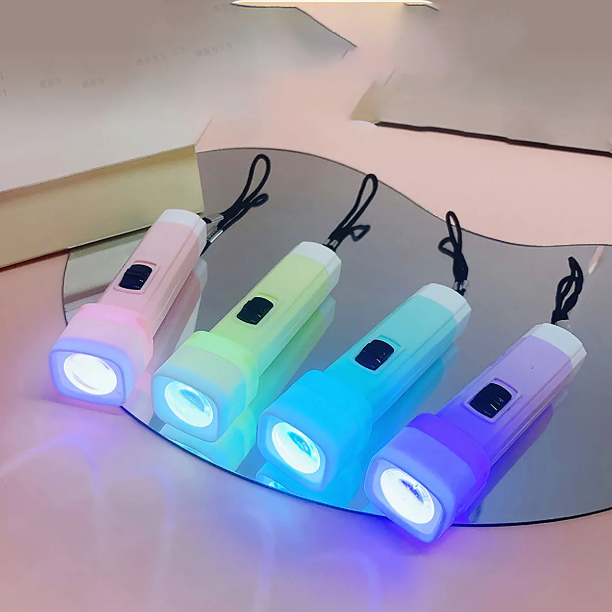 12/24 pezzi mini torcia a LED per bambini festa di compleanno festa di nozze regalo per gli ospiti decorazione di bomboniere di carnevale di Natale di Halloween