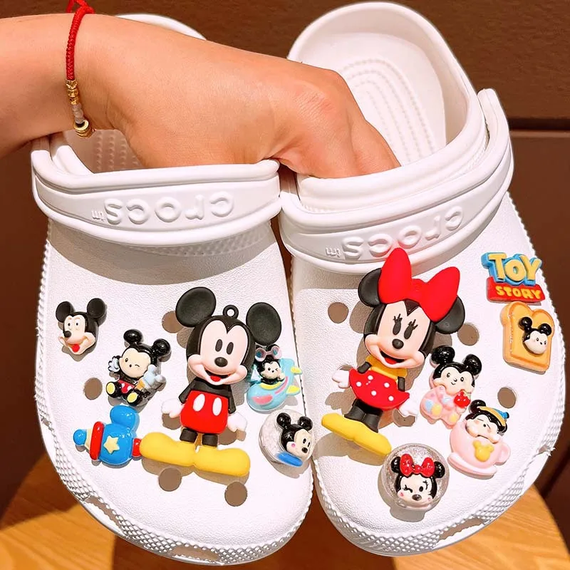 New Disney Mickey Mouse Minnie Donald Duck LED อุปกรณ์เสริมรองเท้า Charms ชุดหัวเข็มขัดการ์ตูน Daisy Duck DIY รองเท้า Charm หญิงของขวัญ