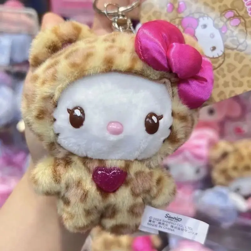 Hello Kitty เสือดาวพิมพ์ตุ๊กตา Plush กระเป๋าเป้สะพายหลังการ์ตูนจี้ตกแต่งน่ารักชุดตกแต่งพวงกุญแจของเล่นเด็กของขวัญวันเกิด