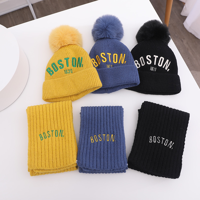 Doitbest Baby Kinder Mütze Sets Boston Buchstaben großen Pelzball 2 Stück Jungen Mädchen Winter Zotten mütze Schal Set für 3 bis 8 Jahre