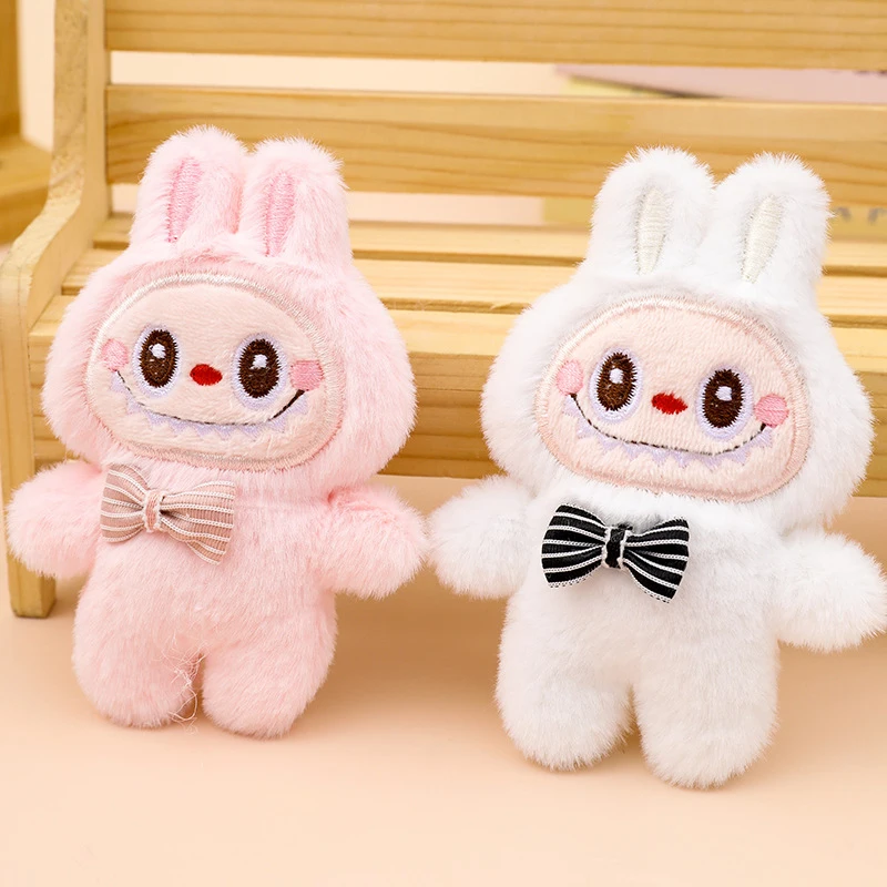 만화 Labubu 플러시 장난감 인형 키 체인 Kawaii 애니메이션 펜던트 열쇠 고리 귀여운 어린이 소녀 생일 선물 배낭 교수형