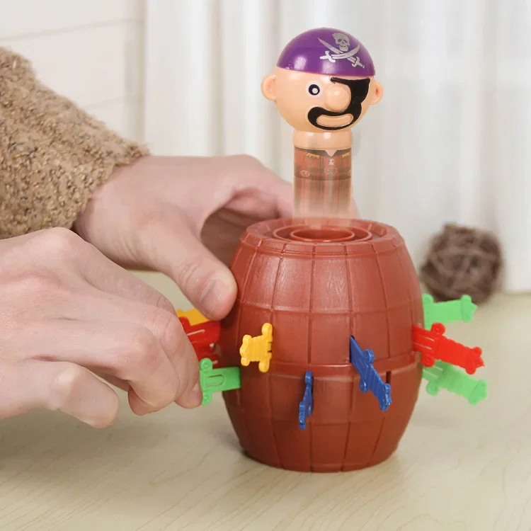 Juego de juegos de escritorio de fiesta interactivos para padres e hijos, cubo pirata de Color aleatorio, espada, barril, juegos de penalización por goteo, 1 Juego