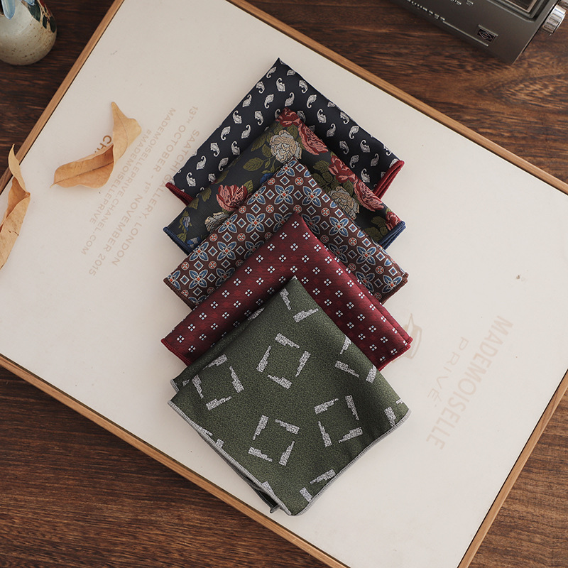 ผ้าเช็ดหน้าผ้าโพลีเอสเตอร์เนื้อนุ่มมีกระเป๋าสีน้ำตาลสีเขียวดอกไม้ทรงสี่เหลี่ยมจัตุรัส23ซม. สำหรับงานแต่งงานชุดทักซิโด้