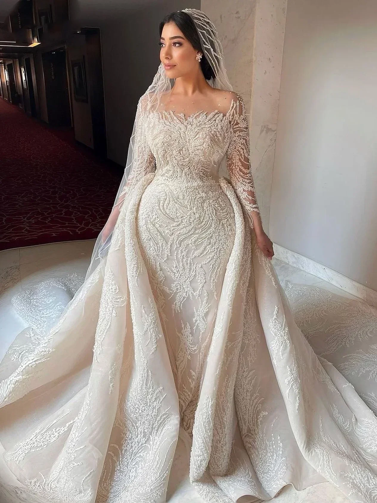 Abito da sposa a maniche lunghe personalizzato con perline Abiti da sposa a sirena per le donne 2024 Abito da sposa con paillettes di lusso Abiti da sposa