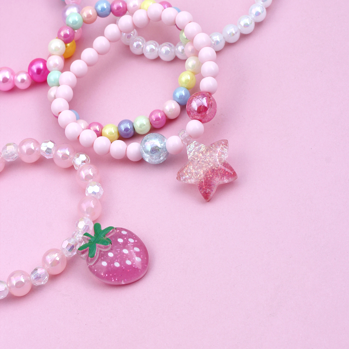 5 pulseras con cuentas y colgante de pentagrama de fresa para niña linda, adecuadas para fiestas navideñas, regalos de cumpleaños en colores aleatorios