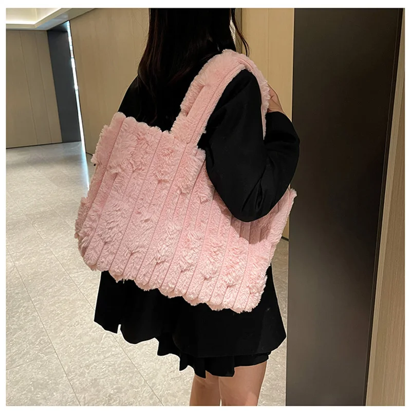 Outono/inverno sacola de pelúcia 2025 novo commuter bolsa quadrada feminina estilo casual grande capacidade bolsa de ombro moda bolsa macia