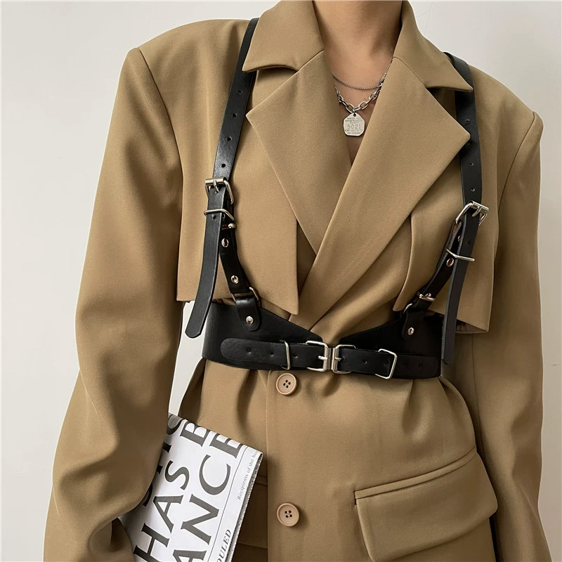 Arnés de moda para mujer, arnés decorativo con tachuelas de cuero Pu, cinturón de arnés ajustable, arnés gótico, lencería Bondage, arnés de pecho