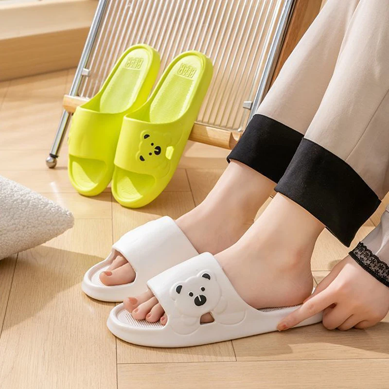 Verão dos desenhos animados urso chinelos internos para mulheres leve macio eva slides mulher conforto casa banheiro não deslizamento chinelos