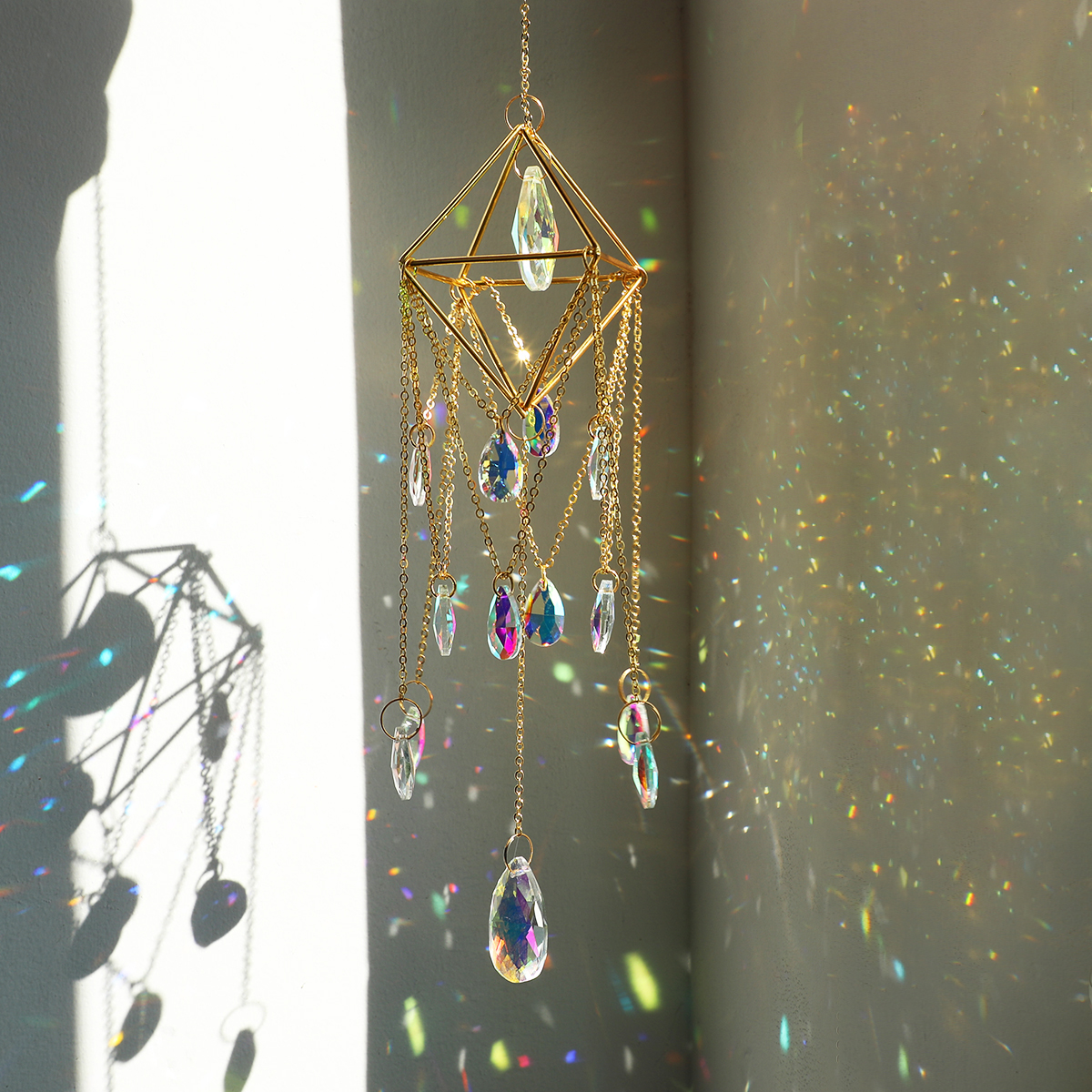 Hanging Sun Catcher Crystal Teardrop Chandelier Wind Chime Prism Suncatcher Rainbow Maker Light Catcher Window Garden Decoration
