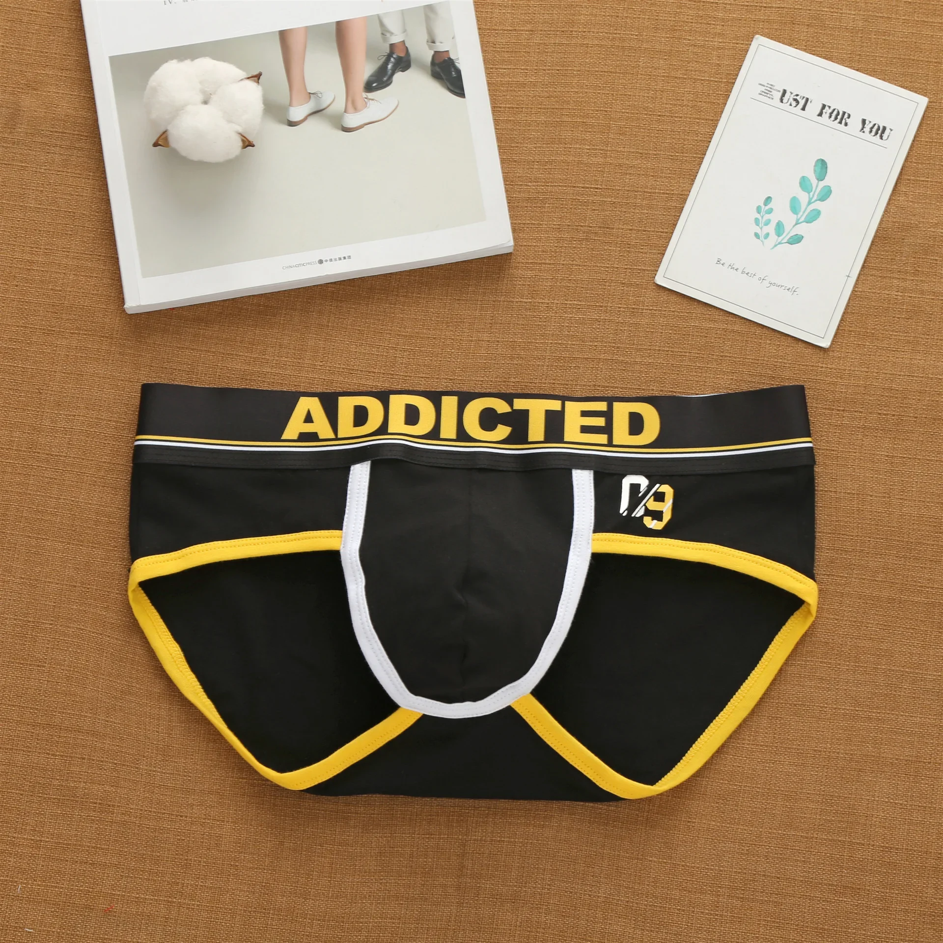 Calzoncillos elásticos de tendencia de moda de cintura baja de algodón puro con letras coreanas para hombre