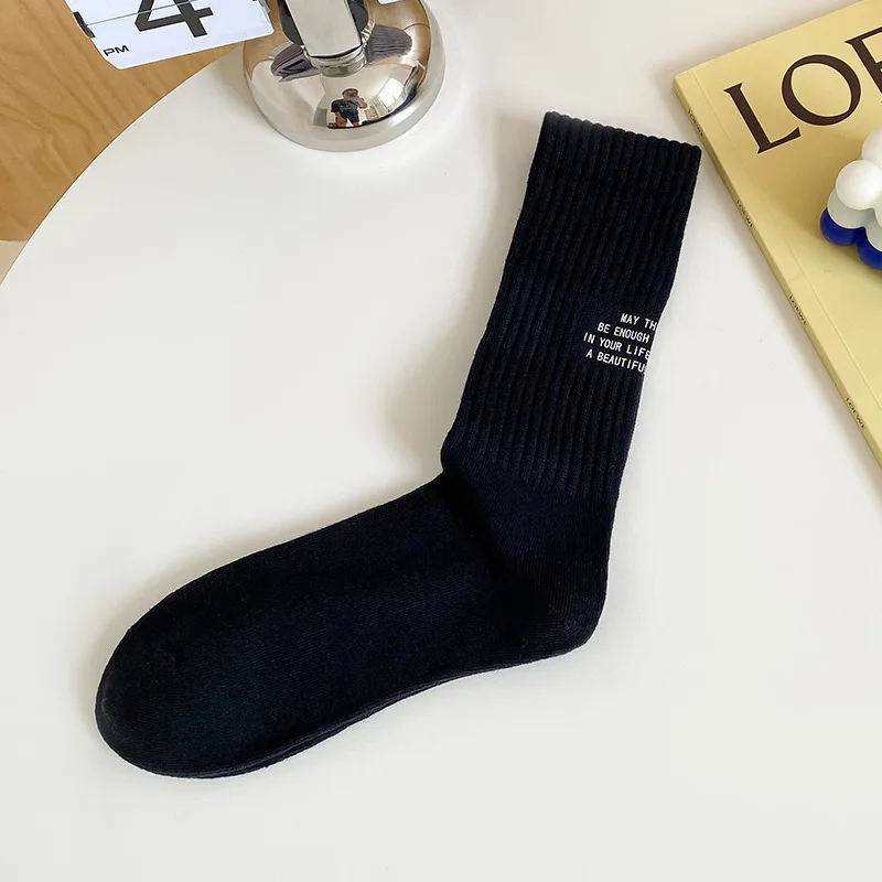 2023 nuevos calcetines de hombre Harajuku moda carta divertido monopatín calcetines frescos Unisex para mujer Casual calcetines largos de algodón de barril