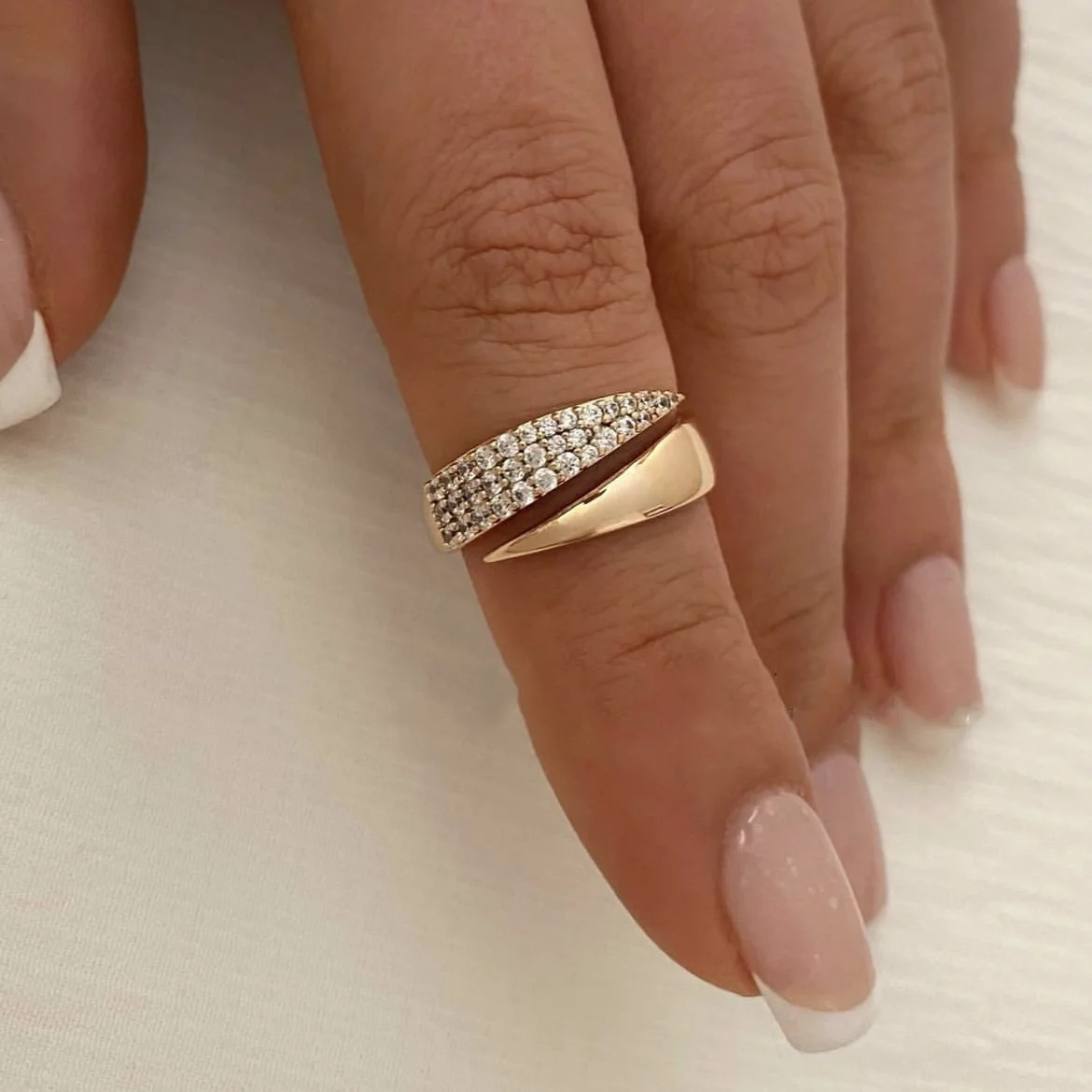 2024 Nweสแตนเลส 18K Gold Plated SunแหวนหินธรรมชาติฝังHollowโลหะแหวนเครื่องประดับอินเทรนด์