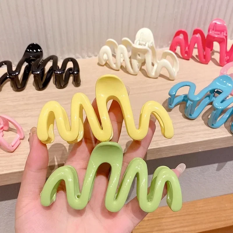 Nueva horquilla con forma de garra para el pelo ondulada de gelatina colorida, diseño de moda para mujeres y niñas, tocado con pinza para el pelo Irregular Simple y dulce coreano