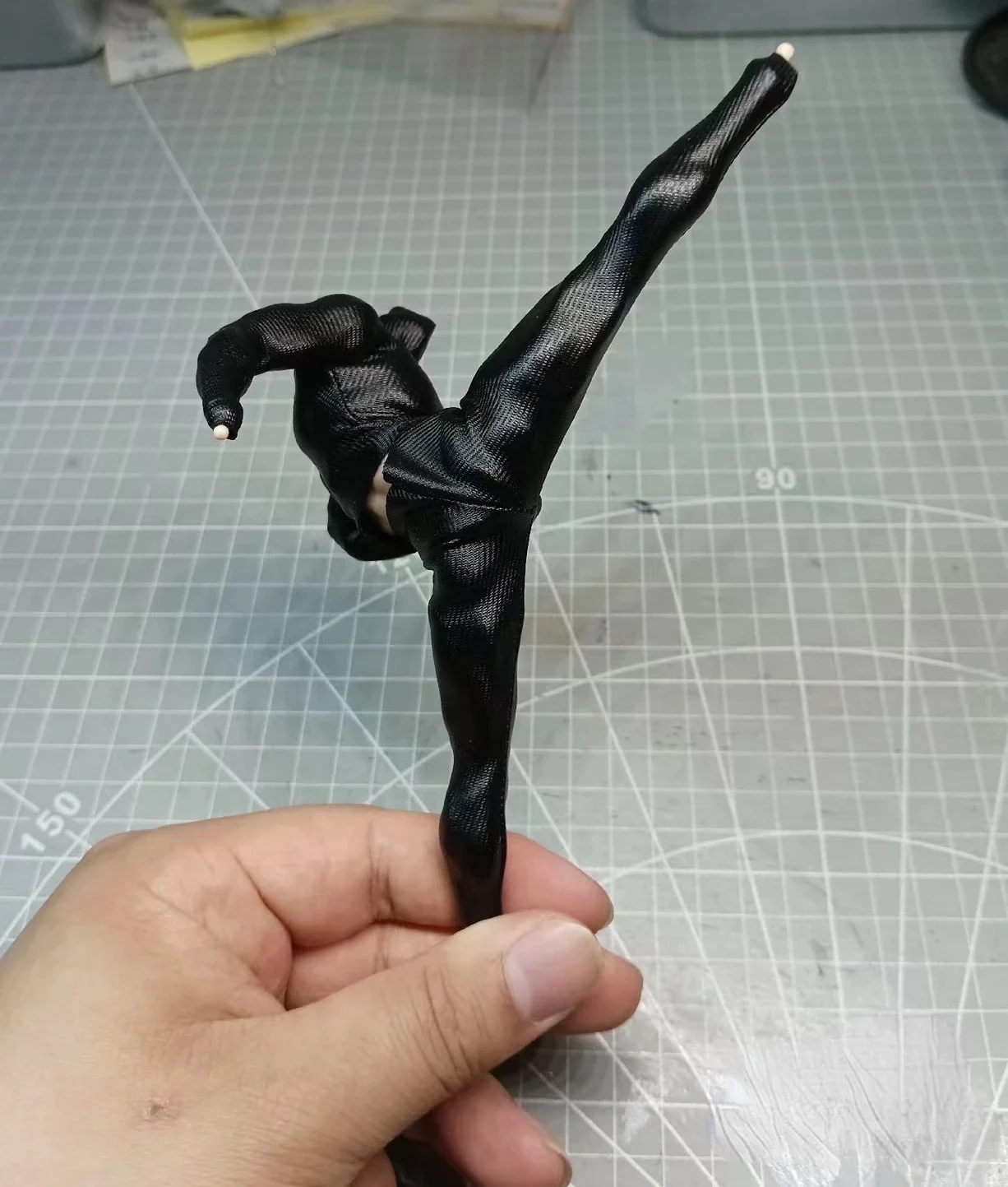 Модель черного облегающего полосатого комбинезона в масштабе 1/12 для 6-дюймового RomankeyxCOWL