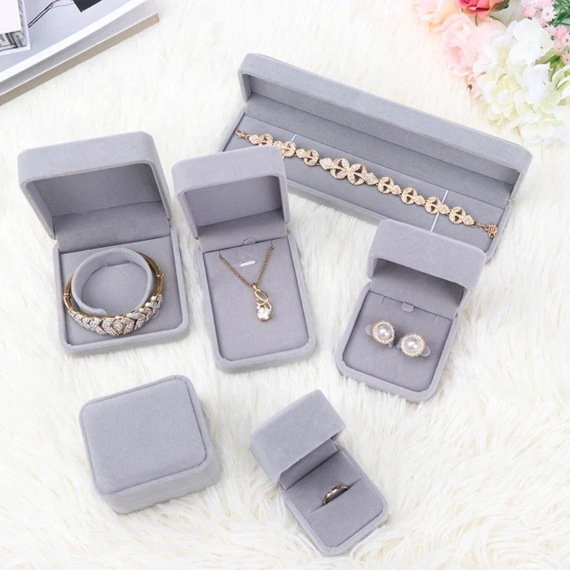 กํามะหยี่สีเทา Series กล่องเครื่องประดับแหวนสร้อยข้อมือจี้สร้อยคอกล่องเก็บเครื่องประดับของขวัญกล่องมุมโค้งมนกล่องเครื่องประดับ