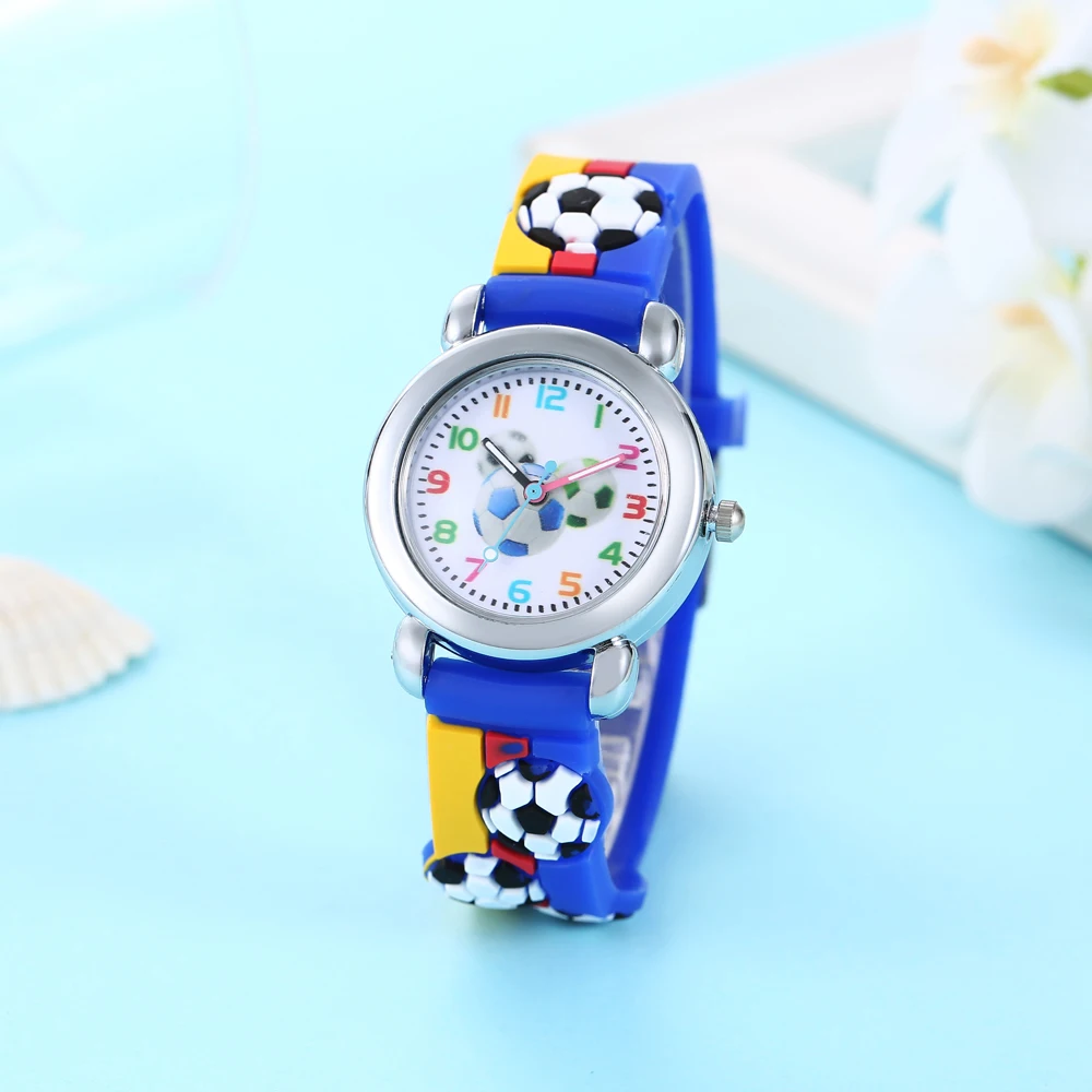 Schöne kreative Cartoon bunte Kinderuhr Geschenk für Jungen Mädchen verkaufen sich wie warme Semmeln süße Fußball-Kinderarmbanduhr