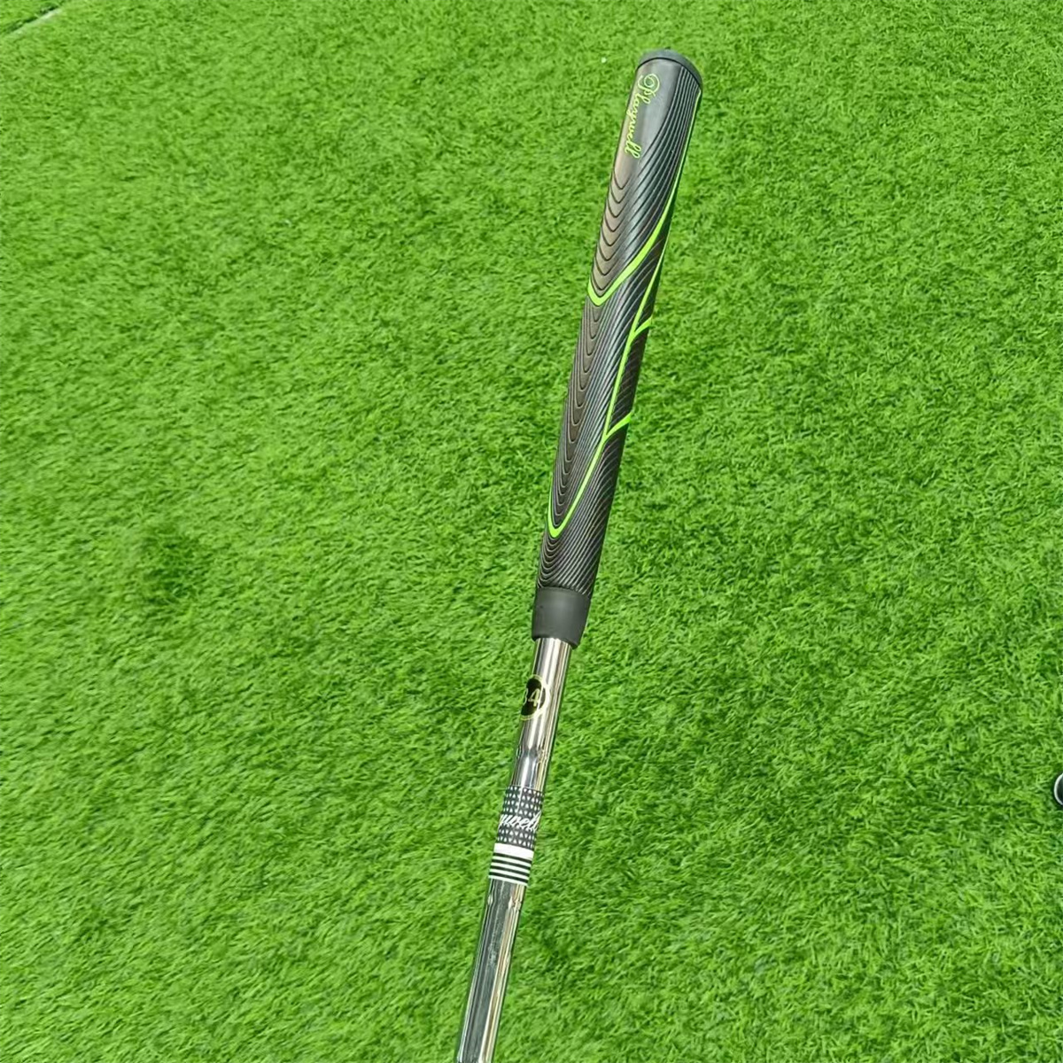 Palos de golf Putter de golf de pie bajo centro de gravedad es estable eje de acero inoxidable Putter para hombres con línea de puntería