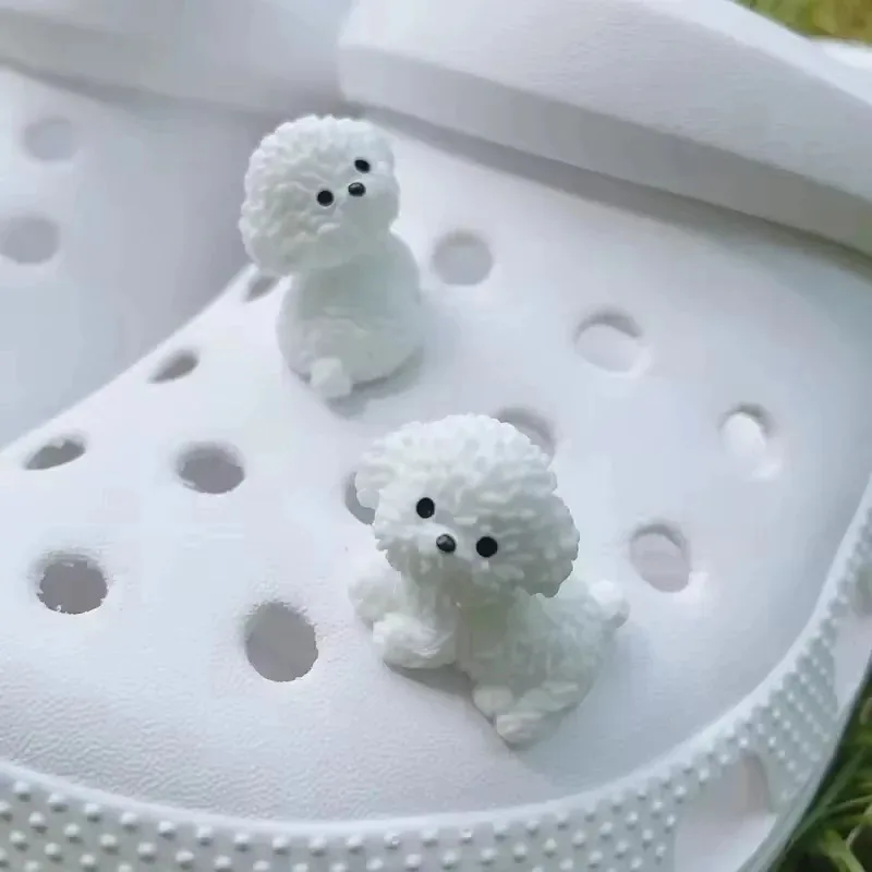 3D Simpatico Cucciolo Decorazione di Scarpe Ciondolo Mini Carino Bichon Frise Figurine di Cane Fai Da Te Staccabile Per Zoccoli Sandalo Spiaggia Regali Del Partito