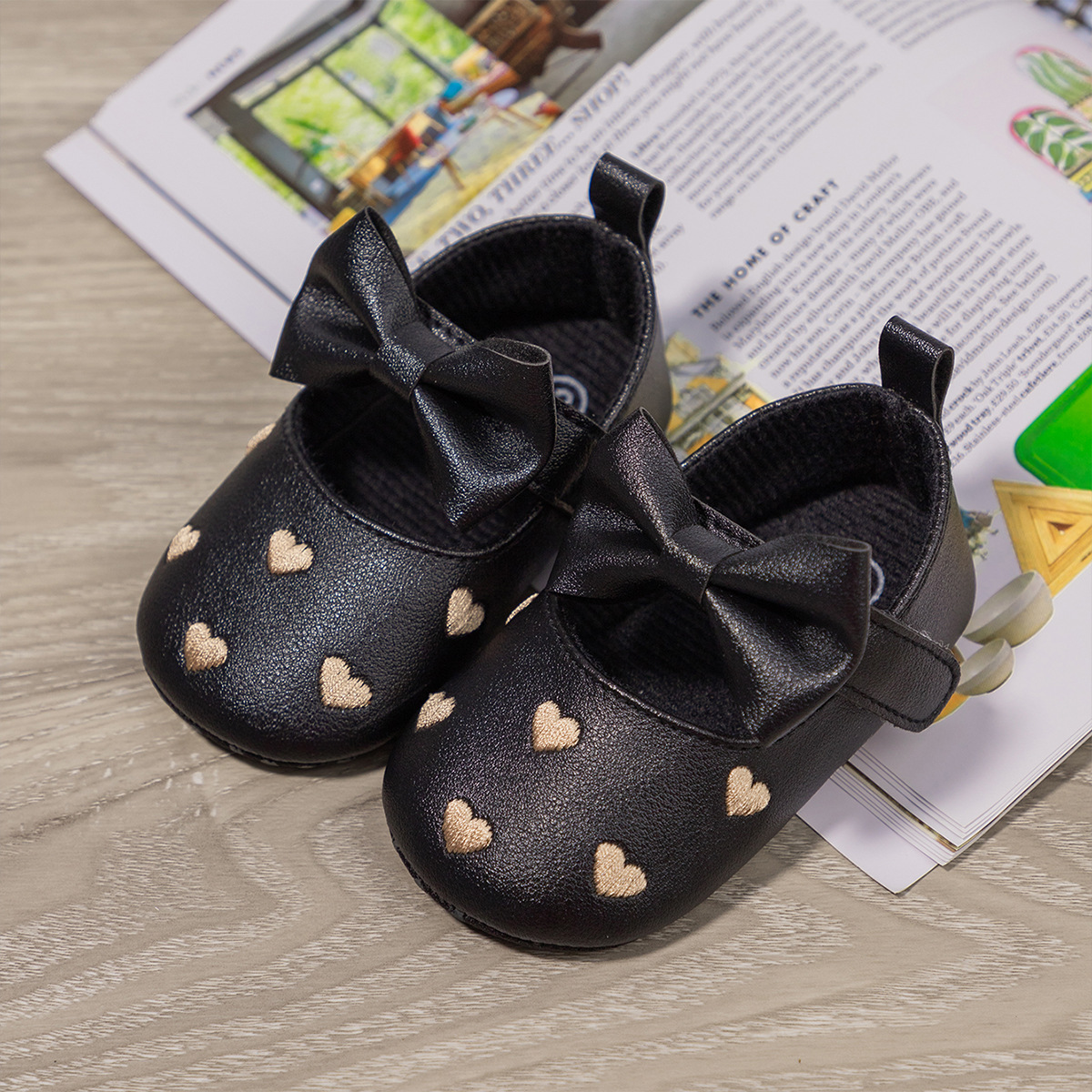 Scarpe da bambino Abito classico Simpatico fiocco con fiocco a forma di cuore antiscivolo Suola morbida Primi camminatori Neonate Scarpe da bambino 0-18 m