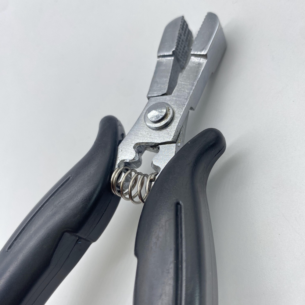 1Pc Schwarz Flache Form Zange mit Kleine Nuten Pre-Verbundene Haar Verlängerung Clamp