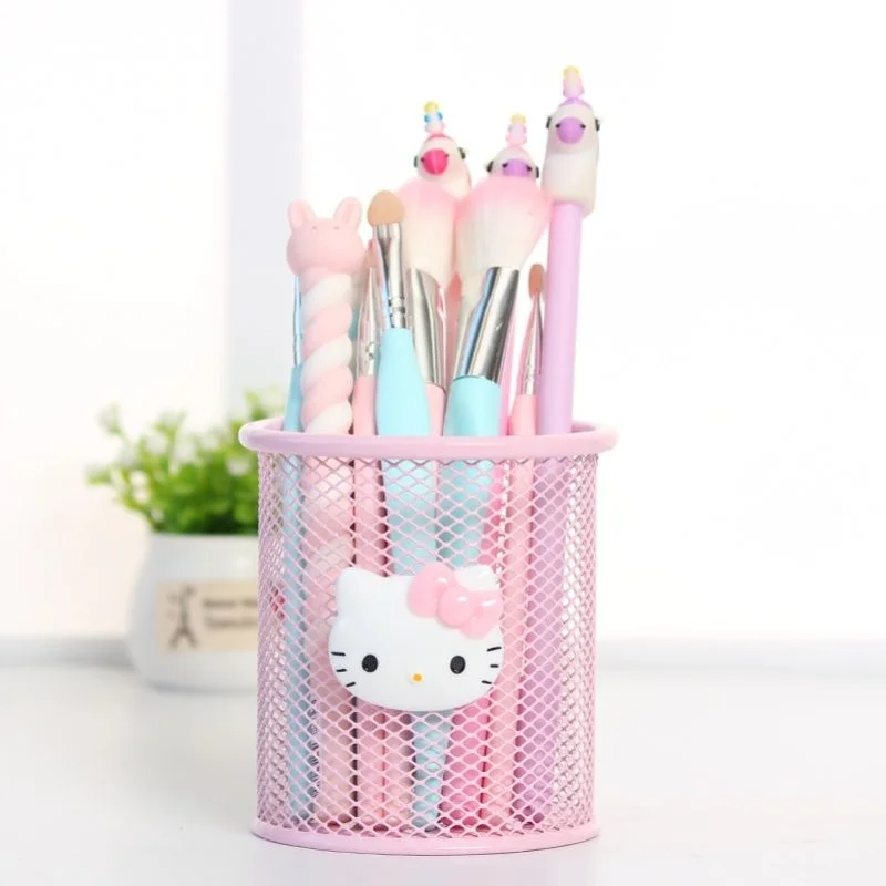 Tempat Pena Hello Kitty Ornamen Desktop Logam Lucu Pena Penyimpanan Puing-puing Desktop Kotak Penyimpanan Kartun Siswa Perempuan Ember