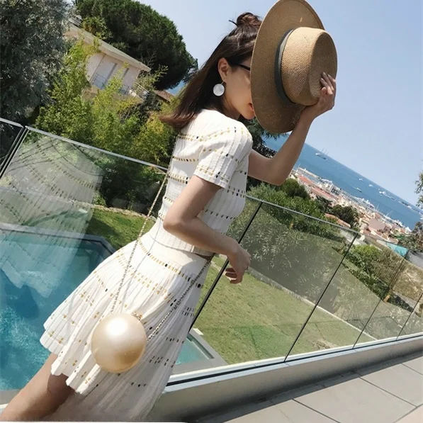 여성을위한 세련된 반팔 투피스 세트 202 새로운 여름 빈티지 전문 유행 스커트와 탑 앙상블