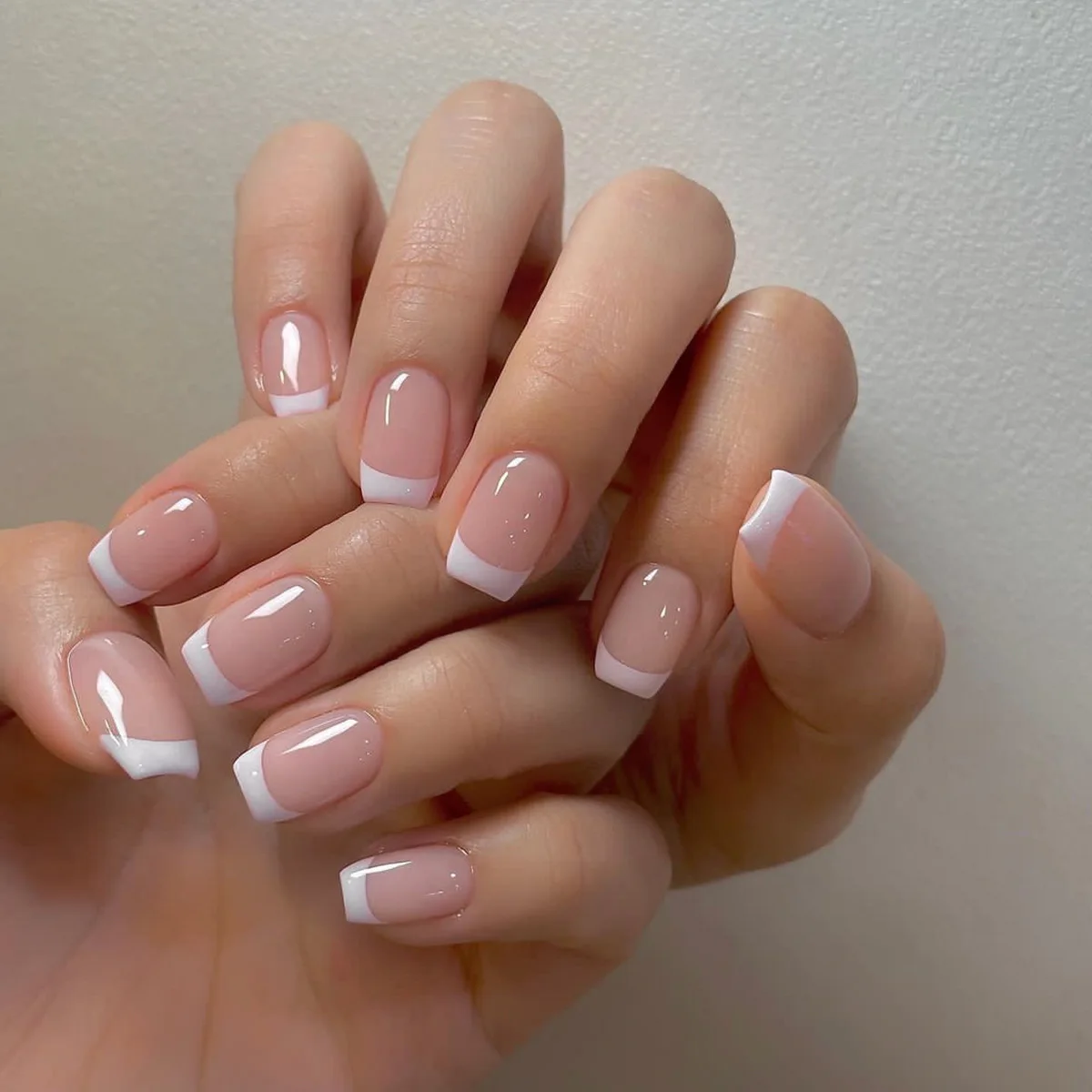 24 개/대 여성을위한 짧은 사각형 가짜 손톱 귀여운 신부 하트 화이트 프렌치 팁 가짜 ongles y2k 프레스 온 틀린 손톱 용품