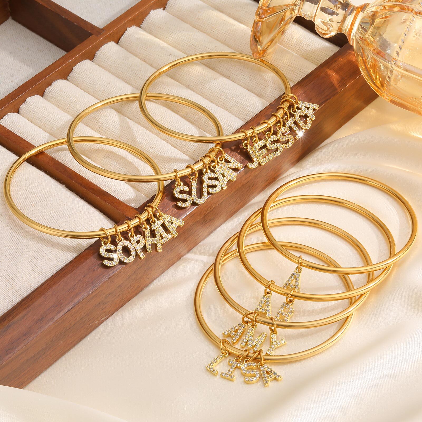 Vnox personalisierte Namensarmbänder für Frauen und Mädchen, Vollzirkon-Armbänder mit Initialen und Namen, klassisches, bedeutungsvolles Muttertagsgeschenk