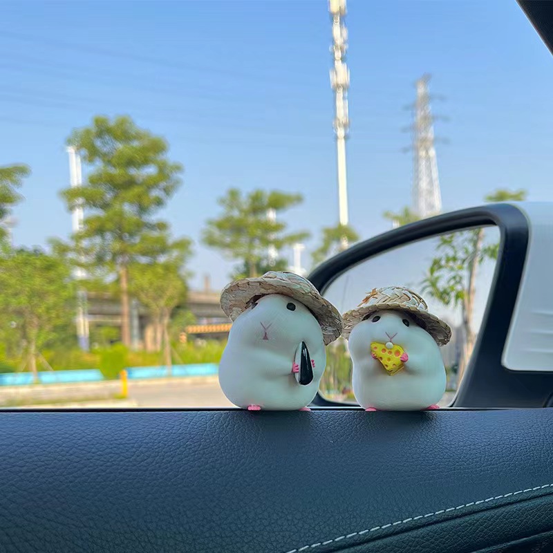 แฮมสเตอร์น่ารักพร้อมหมวกฟางประดับรถยนต์อุปกรณ์เสริมแผงหน้าปัดรถยนต์ hiasan mobil
