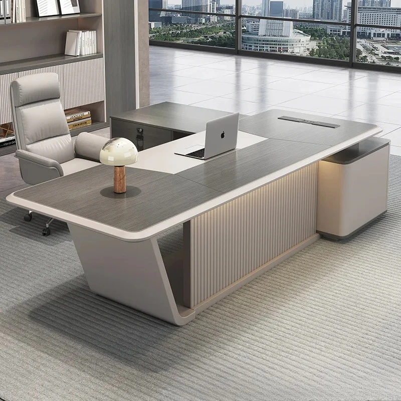 A mesa do chefe é uma combinação simples e moderna de mesa e cadeira, sentido avançado, mesa de grande classe, presidente único