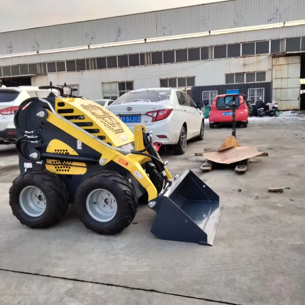 Customized Skid Steer Loader Diesel Hydraulic 1050kg Skid Steer Loader With Cab