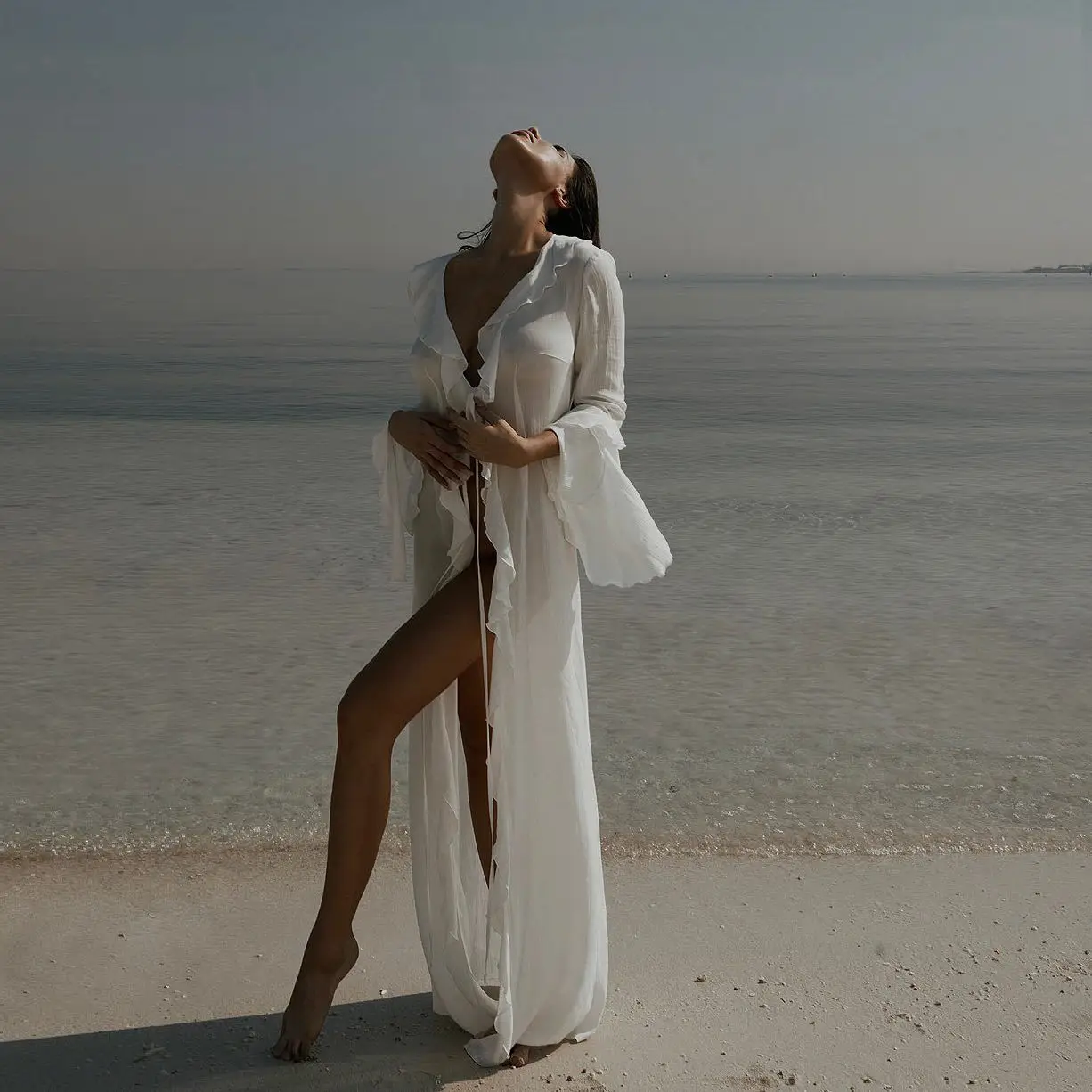 Nouvelle tunique en mousseline de soie plage couvrir robe crème solaire vêtements de plage femmes vêtements Sexy col en V à volants manches longues noir blanc