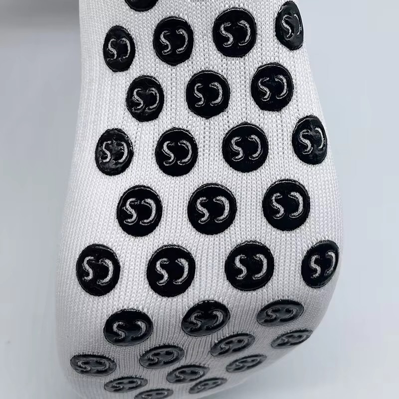 Eén paar 4-kleuren sportsokken voor volwassenen, polyester is ademend, zweetabsorberende voetbalsokken aan de onderkant van de handdoek