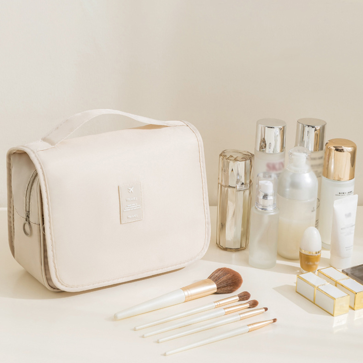 A multi-functional travel bag that can be hung with dry and wet separation, a hand-held toiletry and storage bag, one set