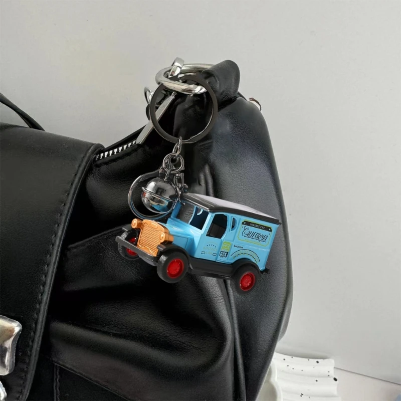 Gantungan Kunci Desain Mobil Klasik Liontin Gantungan Kunci Kreatif untuk Pria dan Wanita Menambah Sentuhan Keanggunan Pada Kunci dan Tas