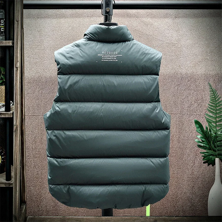 2024ชายลงเสื้อกั๊กฤดูหนาวเป็ดสีขาวลงPuffyเบาะWaistcoatน้ําหนักเบาหนาเสื้อแขนกุดด้านนอกผู้ชายเสื้อผ้า