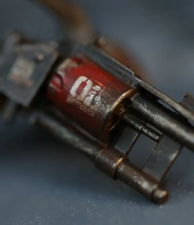 Modelo de revólver de soldado em escala 1/6 para estilo de solo residual de 12''