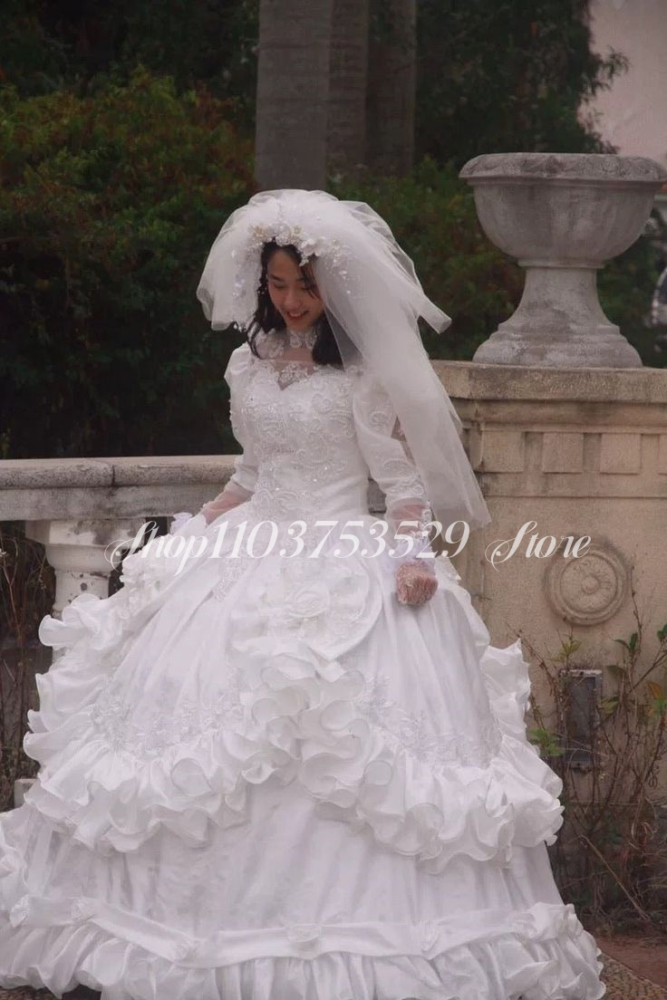 Vestidos de novia victorianos esponjosos, elegantes, blancos, con cuello alto, apliques de encaje, ribete con volantes, vintage, blanco y negro, personalizados