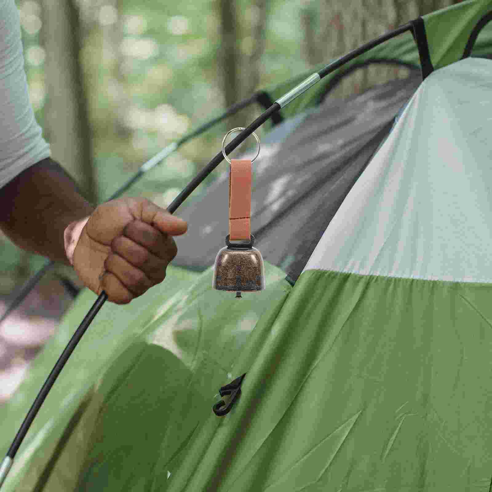 2 ชิ้นหมี Repelling Bell นกหวีดสุนัขประตู Chime Carabiner Camping Bells เดินป่า Vintage Warning