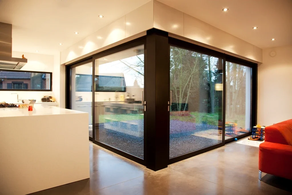 Porte scorrevoli Porta scorrevole con profilo in lega di alluminio all'ingrosso Porte in vetro temperato per sistema di porte scorrevoli in vetro per balcone sun room