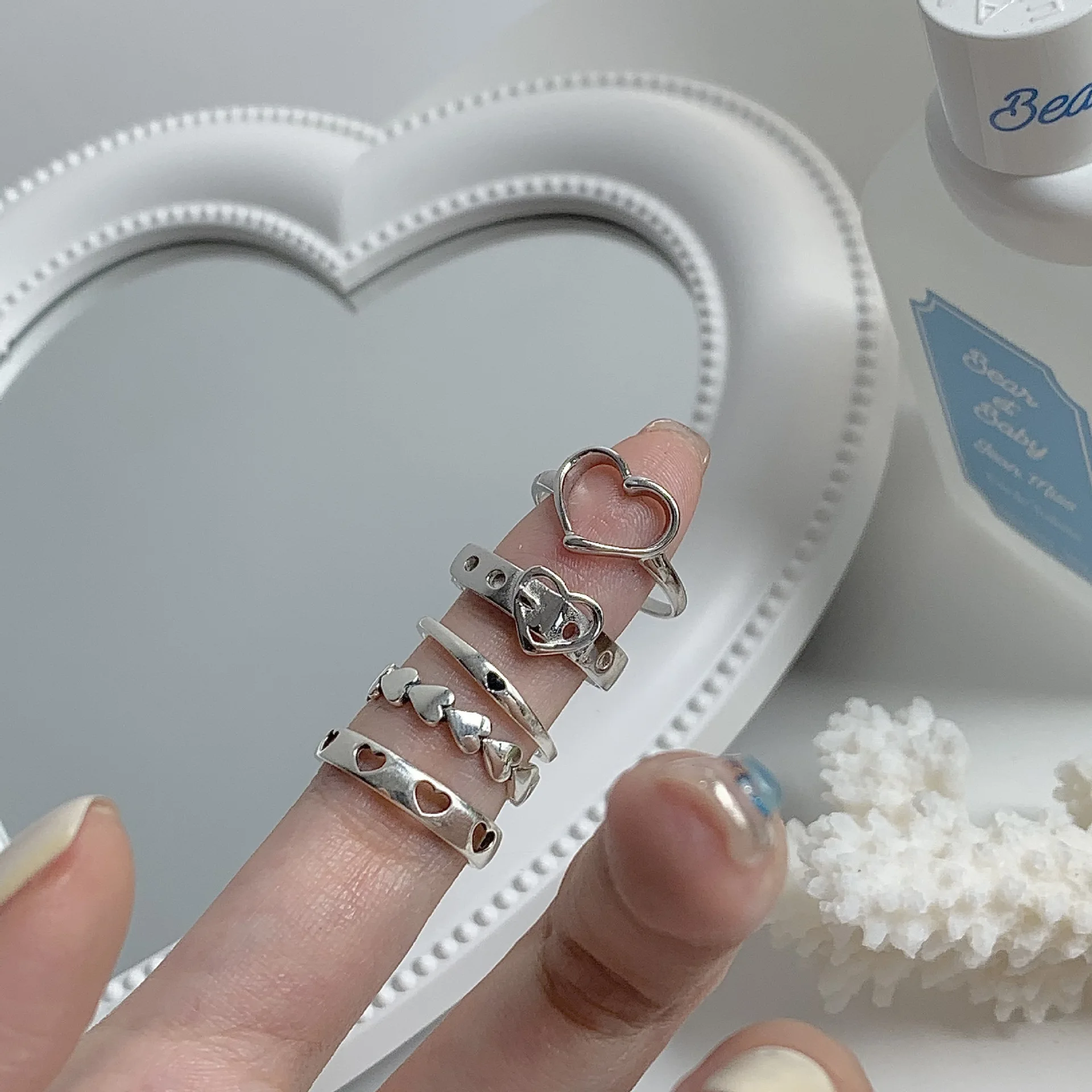2022ใหม่ข้ามเกาหลี Ins ผู้หญิงเรียบง่ายเครื่องประดับ Retro Simple Love Hollowed-Out แหวน5ชุด