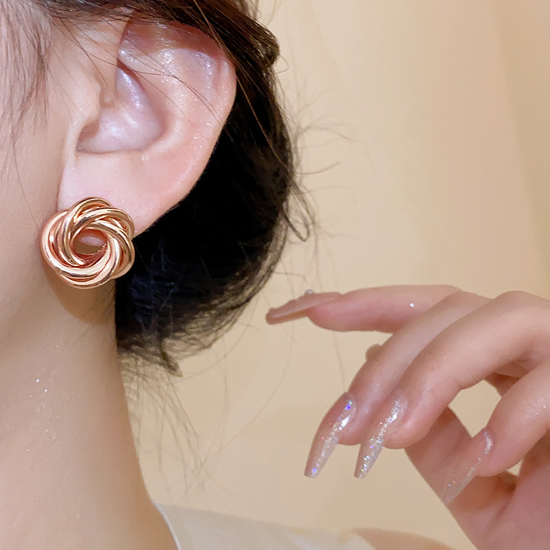 Brincos de argola de metal torcido, círculos redondos geométricos multicamadas para mulheres, cor dourada, amuletos da moda, joias da moda, presentes