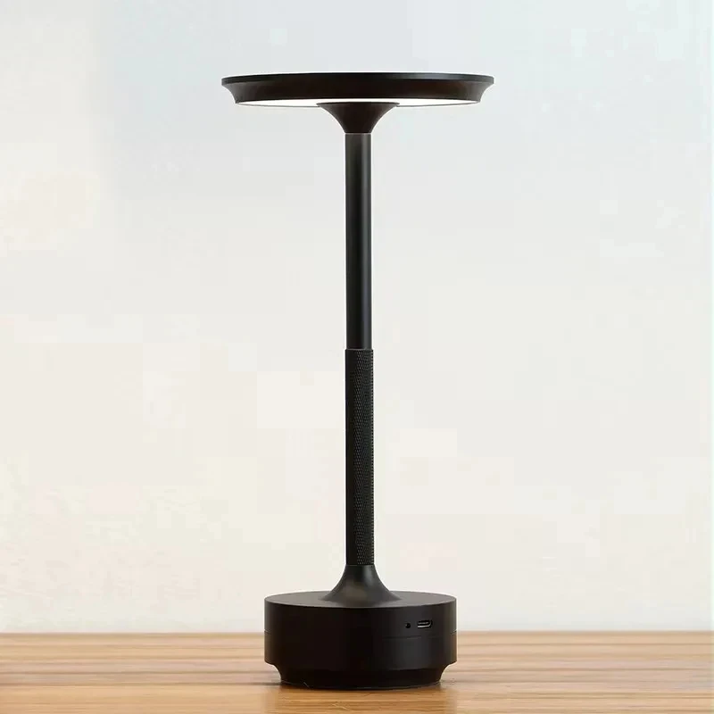 Lampada decorativa semplice in lega di alluminio Luce notturna a LED Atmosfera dimmerabile infinitamente Lampada da scrivania touch ricaricabile portatile retrò