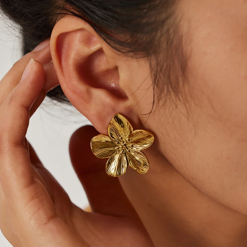 Uworld Tarnish Free Vintage 18k Gold Stainless Steel Flower Metal Earrings Modern Women Gift Fashion Waterproof