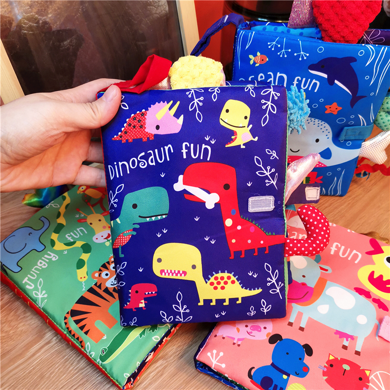 赤ちゃんのおもちゃ新生児のアクセサリー教育ゲーム黒と白の赤ちゃんのおもちゃ動物の布の本6〜12か月