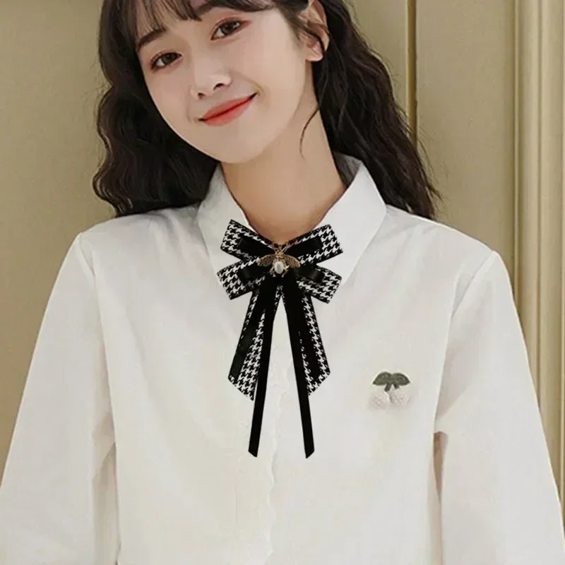 Mới Retro Ong Thắt Nơ Hàn Quốc Cao Cấp Trường Cao Đẳng Ngọc Trai Phong Cách Đá Bowtie Áo Sơ Mi Pin Vòng Cổ Phụ Kiện Hoa Quà Tặng dành Cho Nữ