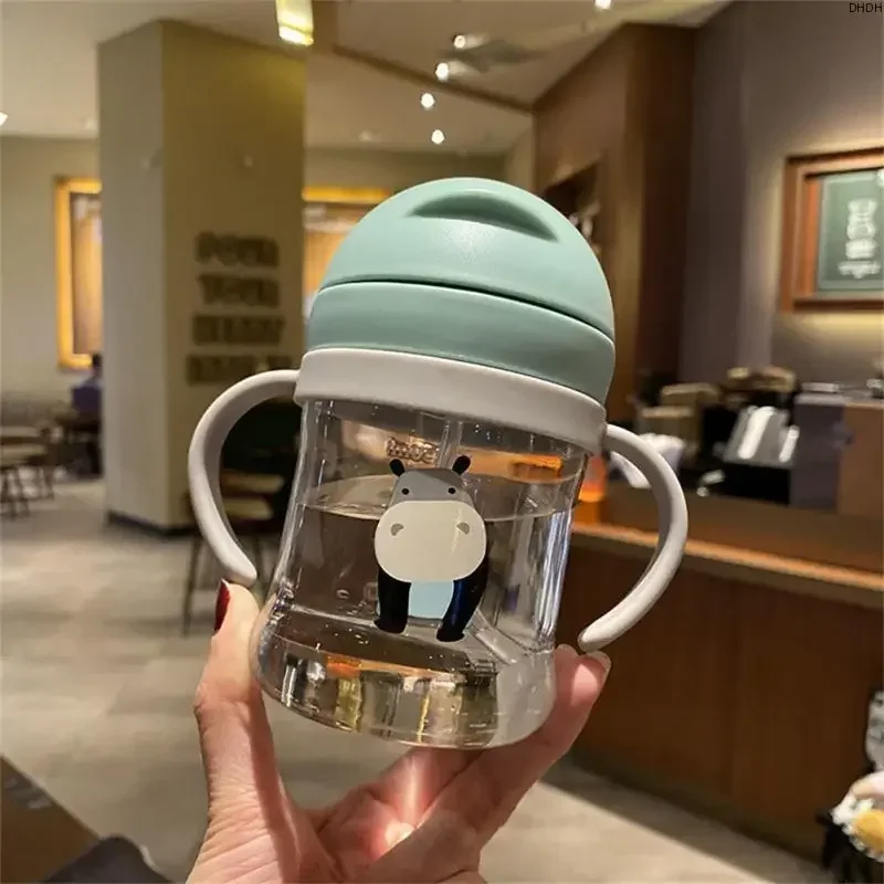 2025 만화 패턴 야외 어린이 마시는 병 짚 아기 먹이 컵 훈련 휴대용 손잡이 물병 Watercup